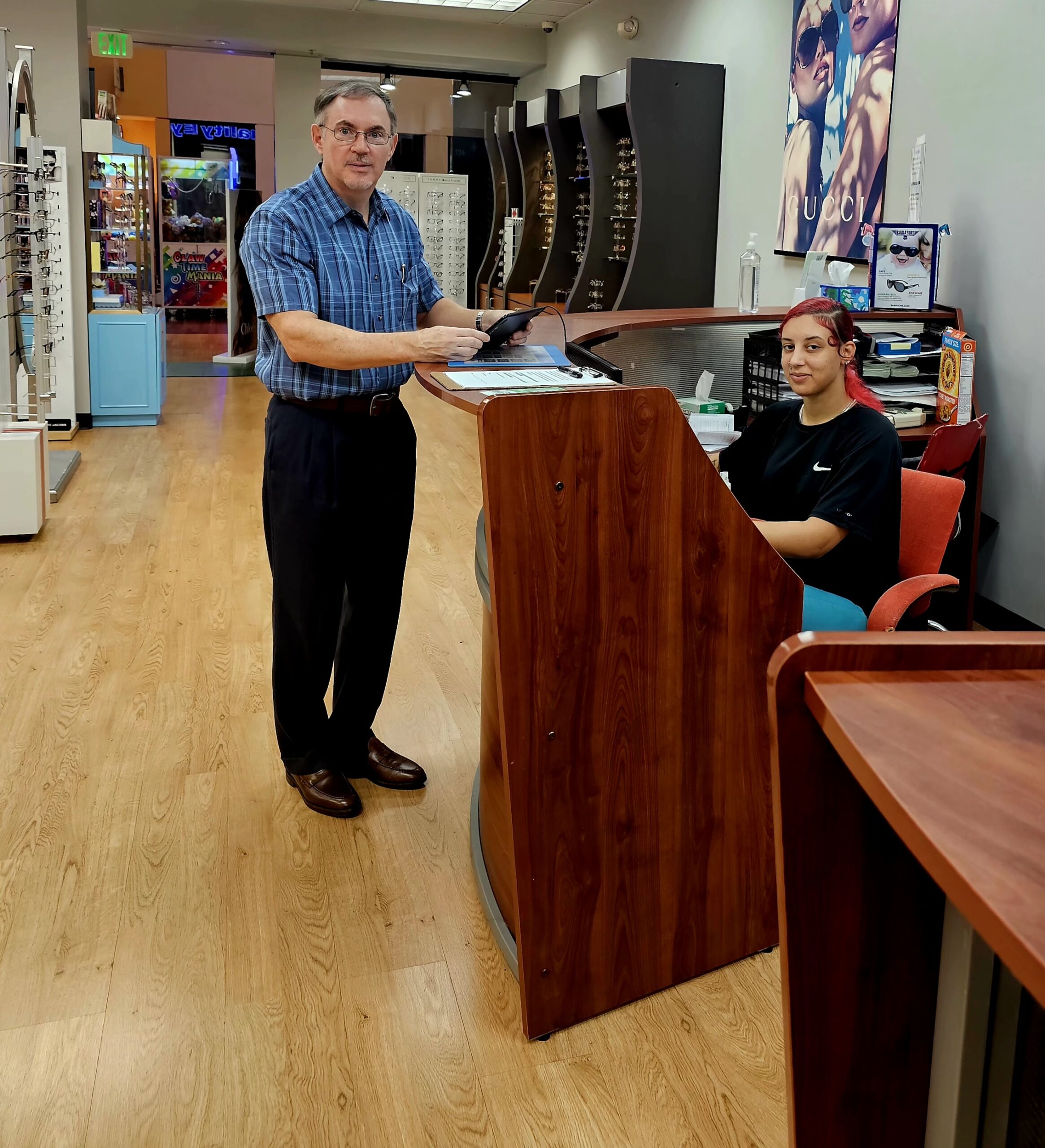 caring-staff for-eyes